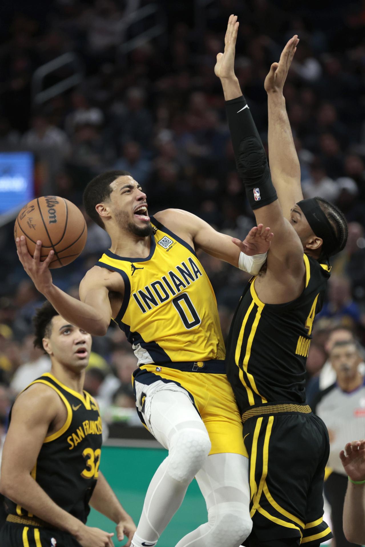 Foto de archivo del base de Indiana Pacers, Tyrese Haliburton (c), quien este miércoles se ha definido como un jugador receptivo a las críticas. EFE/EPA/JOHN G. MABANGLO