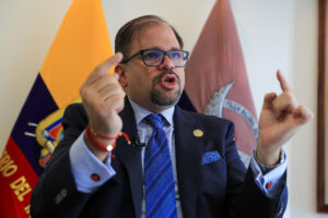 El ministro del Interior, John Reimberg, habla en entrevista con EFE este miércoles, en Quito (Ecuador). EFE/ José Jácome