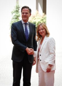 La primera ministra italiana, Giorgia Meloni, recibe al secretario general de la OTAN, Mark Rutte, en el Palacio Chigi de Roma, Italia, el 12 de junio de 2025. (Italia, Roma) EFE/EPA/GIUSEPPE LAMI