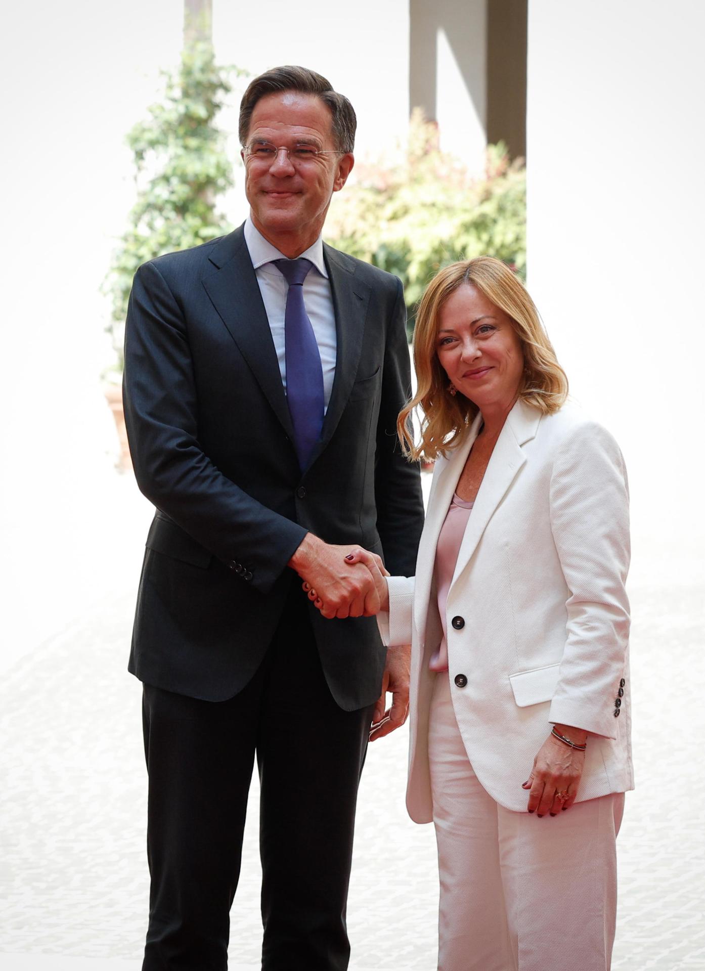 La primera ministra italiana, Giorgia Meloni, recibe al secretario general de la OTAN, Mark Rutte, en el Palacio Chigi de Roma, Italia, el 12 de junio de 2025. (Italia, Roma) EFE/EPA/GIUSEPPE LAMI