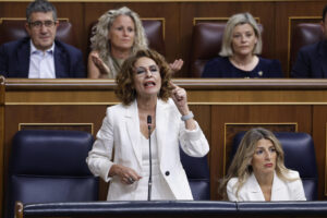 MADRID, 25/06/2025.- La vicepresidenta primera del Gobierno y ministra de Hacienda y Función Pública, María Jesús Montero interviene en la sesión de control al Gobierno en el Congreso de los Diputados, este miércoles. EFE/Chema Moya