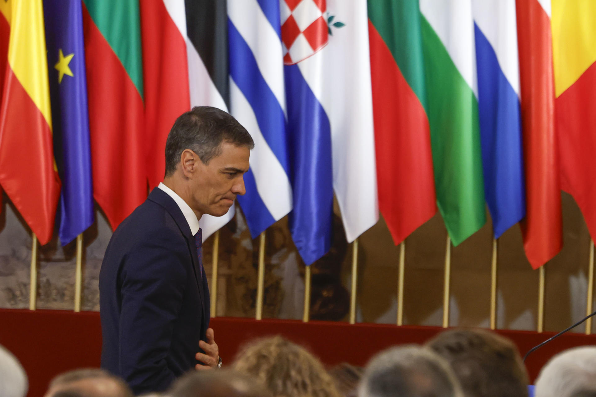 El presidente del Gobierno, Pedro Sánchez, interviene durante el acto de conmemoración del XL aniversario de la firma del Tratado de Adhesión a España a las Comunidades Europeas, este jueves en el Palacio Real. EFE/ Juanjo Martin