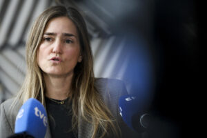 En la imagen del pasado lunes, la vicepresidenta tercera y ministra de Energía, Sara Aegesen. EFE/ Pablo Garrigós