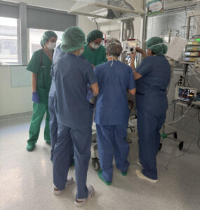 Cirujanas cardíacas pediátricas del Hospital público 12 de Octubre de la Comunidad de Madrid en el Hospital Universitario de Burgos. EFE/Salud Madrid
SÓLO USO EDITORIAL, PERMITIDO SU USO SÓLO EN RELACIÓN A LA INFORMACIÓN QUE APARECE EN EL PIE DE FOTO (CRÉDITO OBLIGATORIO)