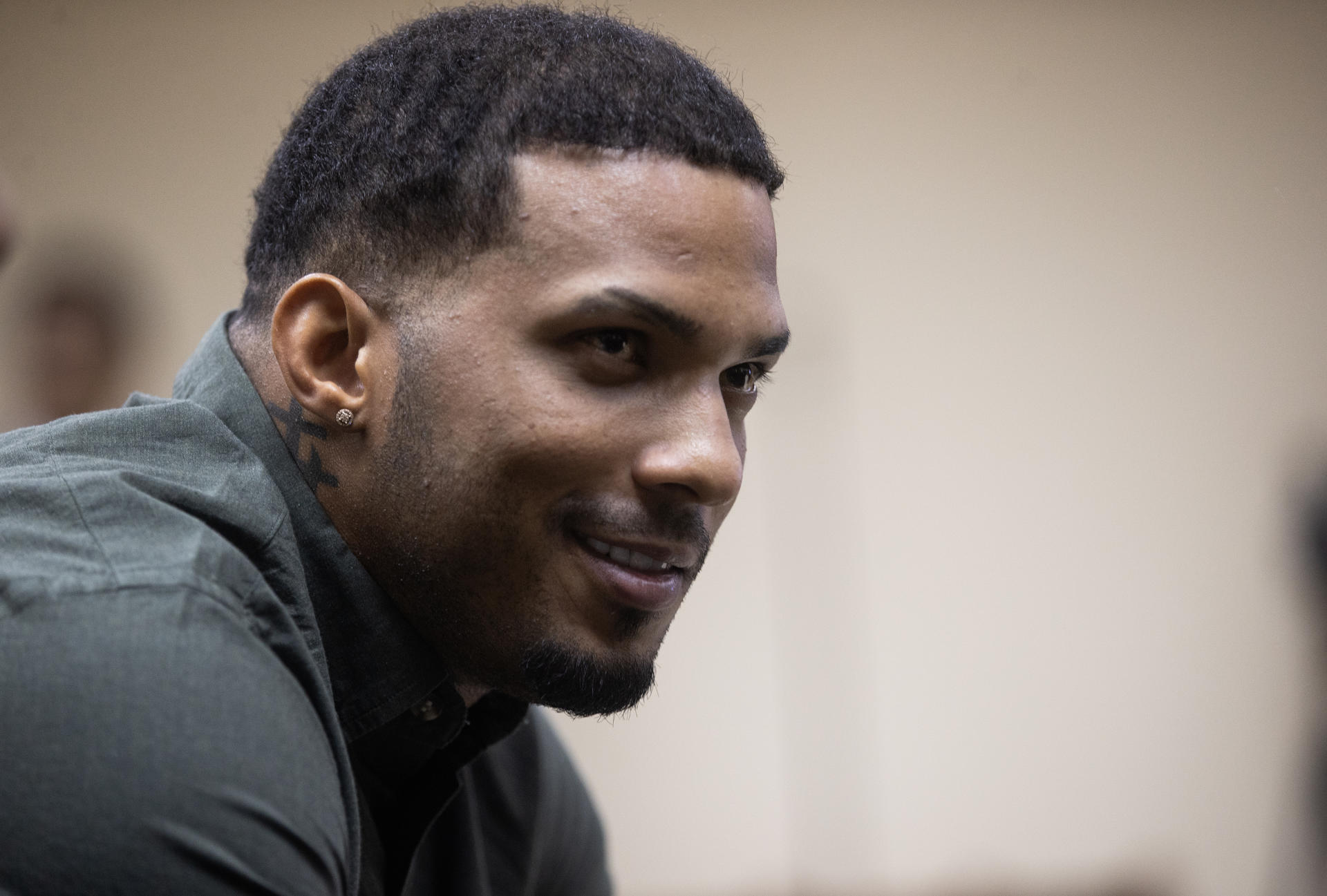 El campocorto dominicano de los Tamba Bay Rays, Wander Franco, fue condenado este jueves en Santo Domingo a dos años de pena suspendida por cargos de abuso sexual y psicológico al mantener relaciones sentimentales con una menor de edad. EFE/ Orlando Barría