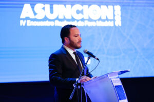 El director de Foro Madrid, Eduardo Cader, habla durante el IV Encuentro Regional de Foro Madrid este viernes, en Asunción (Paraguay). EFE
