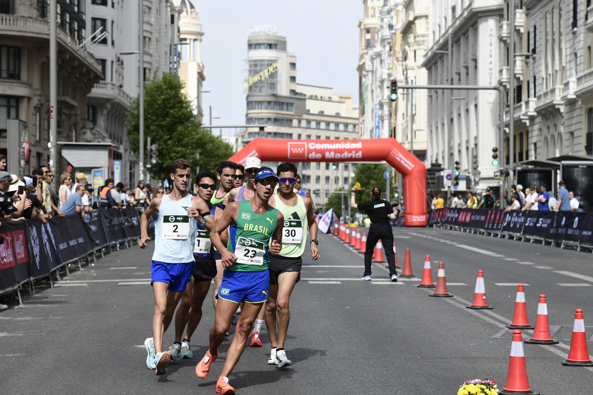 Participantes en el IV Gran Premio Internacional Madrid Marcha, de categoría Gold del circuito mundial de Marcha, por la Gran Vía de Madrid. EFE/Víctor Lerena