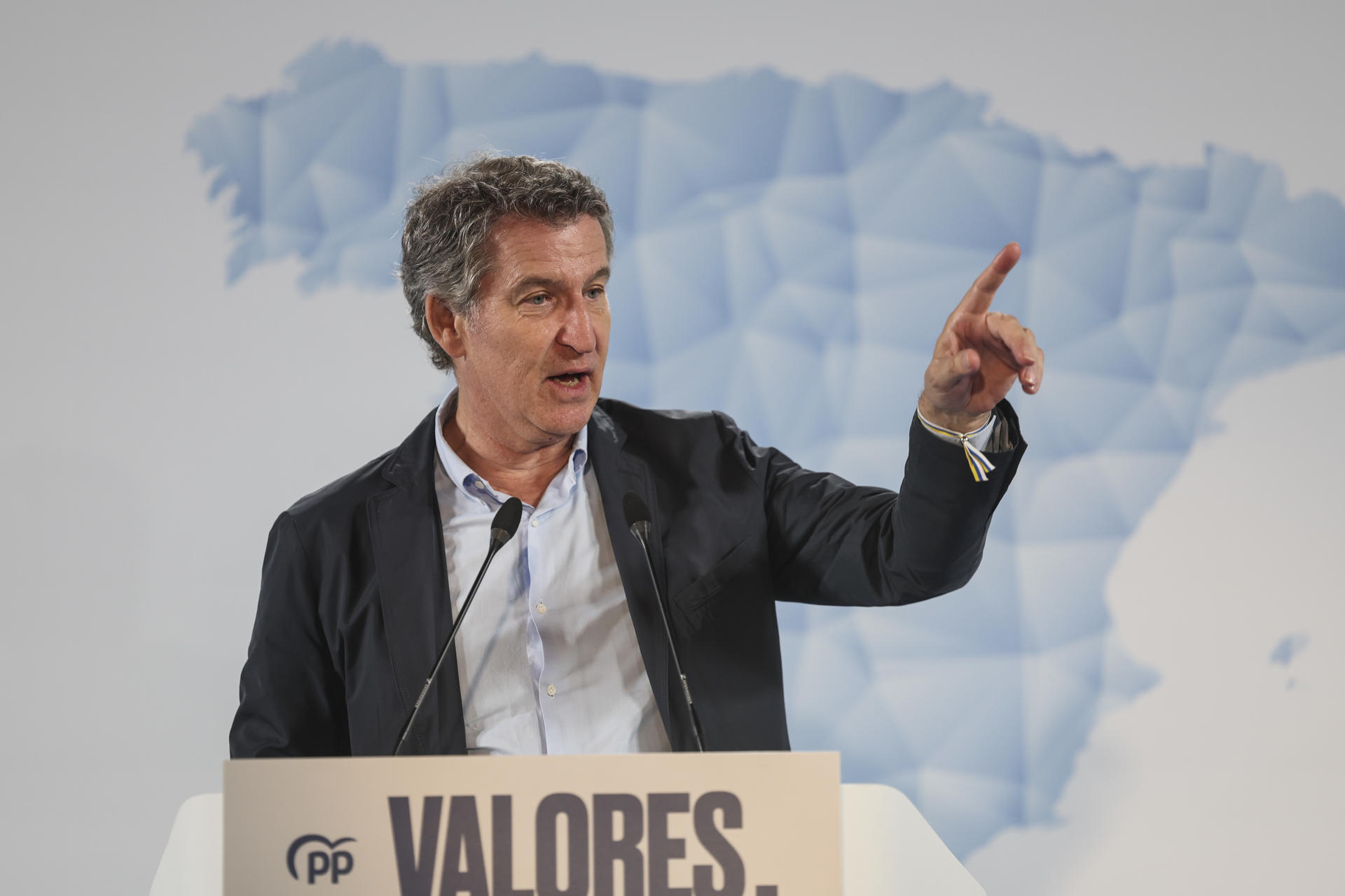 El presidente del PP, Alberto Núñez Feijóo, protagoniza un acto político en Bilbao este sábado de cara al congreso del partido en julio y en vísperas de la manifestación contra el Gobierno convocada para este domingo en Madrid. EFE/ Luis Tejido