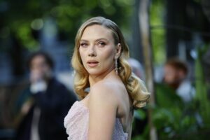 La actriz Scarlett Johansson asiste al estreno mundial de 'Jurassic World Rebirth' en el Odeon Luxe, Leicester Square, Londres. EFE/TOLGA AKMEN