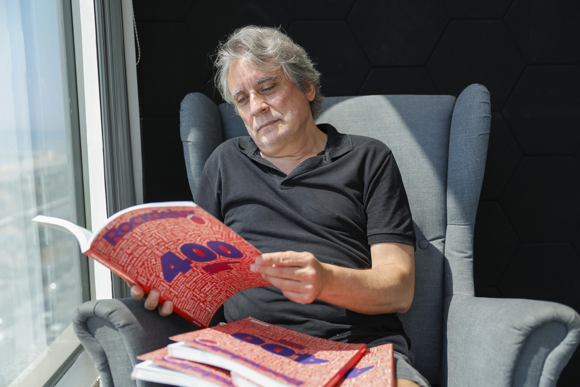La mítica revista musical Rockdelux celebra su número 400 con la publicación de un especial con los 400 mejores discos del siglo XXI, una lista de álbumes que en la sección 'Made in Spain' encabeza Rosalía, "el mayor fenómeno en español desde Julio Iglesias", sostiene el director de la cabecera, Santi Carrillo, en una entrevista con EFE. EFE/Toni Albir