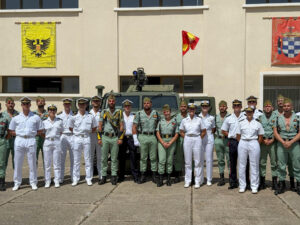 La princesa Leonor posa junto a otros compañeros de la Escuela Naval Militar y damas y caballeros legionarios del Tercio Duque de Alba 2º de La Legión de la Comandancia General de Ceuta del Mando de Canarias del Ejército de Tierra, tras asistir este mediodía a un acto militar que ha tenido lugar en el acuartelamiento de García Aldave, donde tiene su sede el Tercio Duque de Alba 2º de La Legión y que está considerado como la cuna de este cuerpo castrense. En el transcurso del acto militar, llamado Sábado Legionario, se ha tributado un homenaje a los caídos por la Patria, lo que constituye una tradición muy arraigada en la ciudad ceutí. EFE