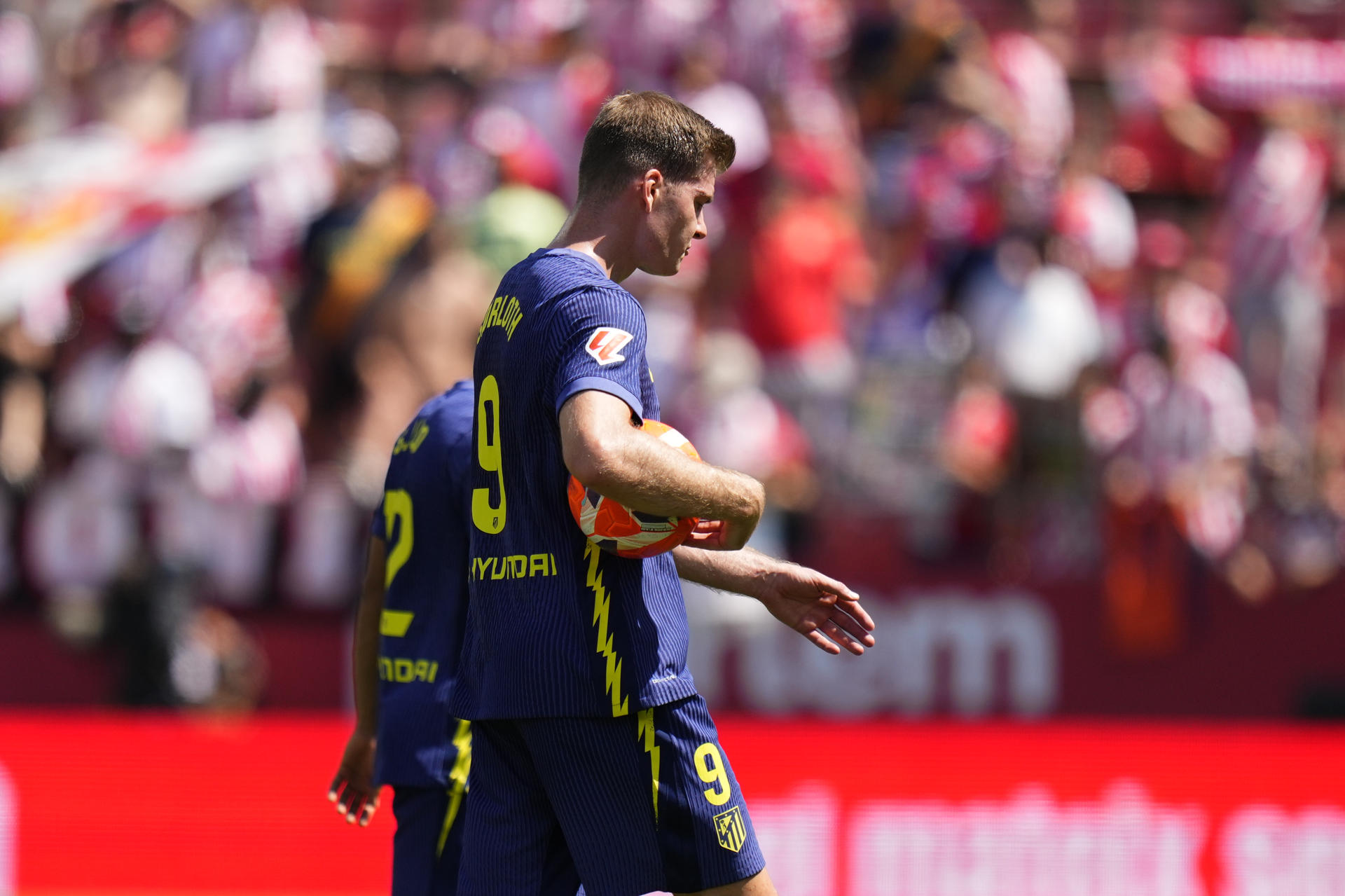 Alexander Sørloth (c) celebra tras anotar un gol en el último partido de LaLIga EA Sports ante ante el Girona.EFE/Siu Wu