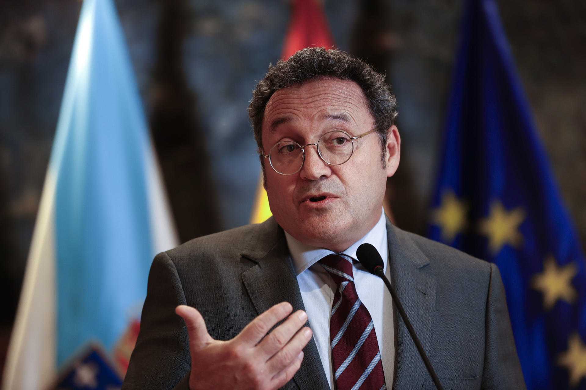El fiscal general del Estado, Álvaro García Ortiz, durante la clausura este viernes de la Escuela de Verano del Ministerio Fiscal, que desde el pasado miércoles ha acogido el Pazo de Mariñán, situado en el concello coruñés de Bergondo. EFE/Cabalar