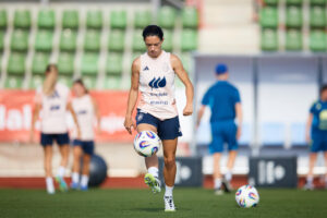 La centrocampista de la selección española de fútbol femenino Aitana Bonmatí en un entrenamiento de la selección española de fútbol femenino en la Ciudad del Fútbol, en Las Rozas, Madrid. EFE/ David Aliaga/RFEF SOLO USO EDITORIAL/SOLO DISPONIBLE PARA ILUSTRAR LA NOTICIA QUE ACOMPAÑA (CRÉDITO OBLIGATORIO)