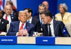 El presidente estadounidense, Donald Trump, y el secretario general de la OTAN, Mark Rutte. EFE/EPA/SEM VAN DER WAL