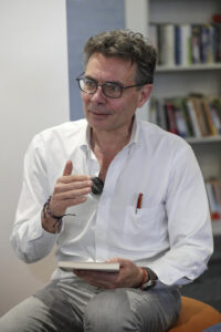 El exministro colombiano Alejandro Gaviria habla en una entrevista con EFE el 28 de mayo de 2025, en Bogotá (Colombia). EFE/ Carlos Ortega