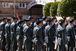 Guardias civiles participan en el acto conmemorativo del 181 aniversario de la fundación de la Guardia Civil, en el Cuartel de la Guardia Civil en Toledo. EFE/Ismael Herrero