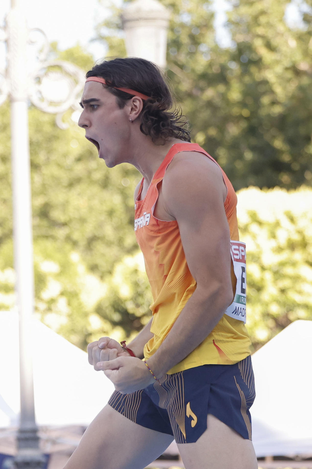 El atleta español Juan Luis Bravo compite en el campeonato de Europa por selecciones de salto con pértiga, este jueves en Madrid. EFE/ Sergio Pérez