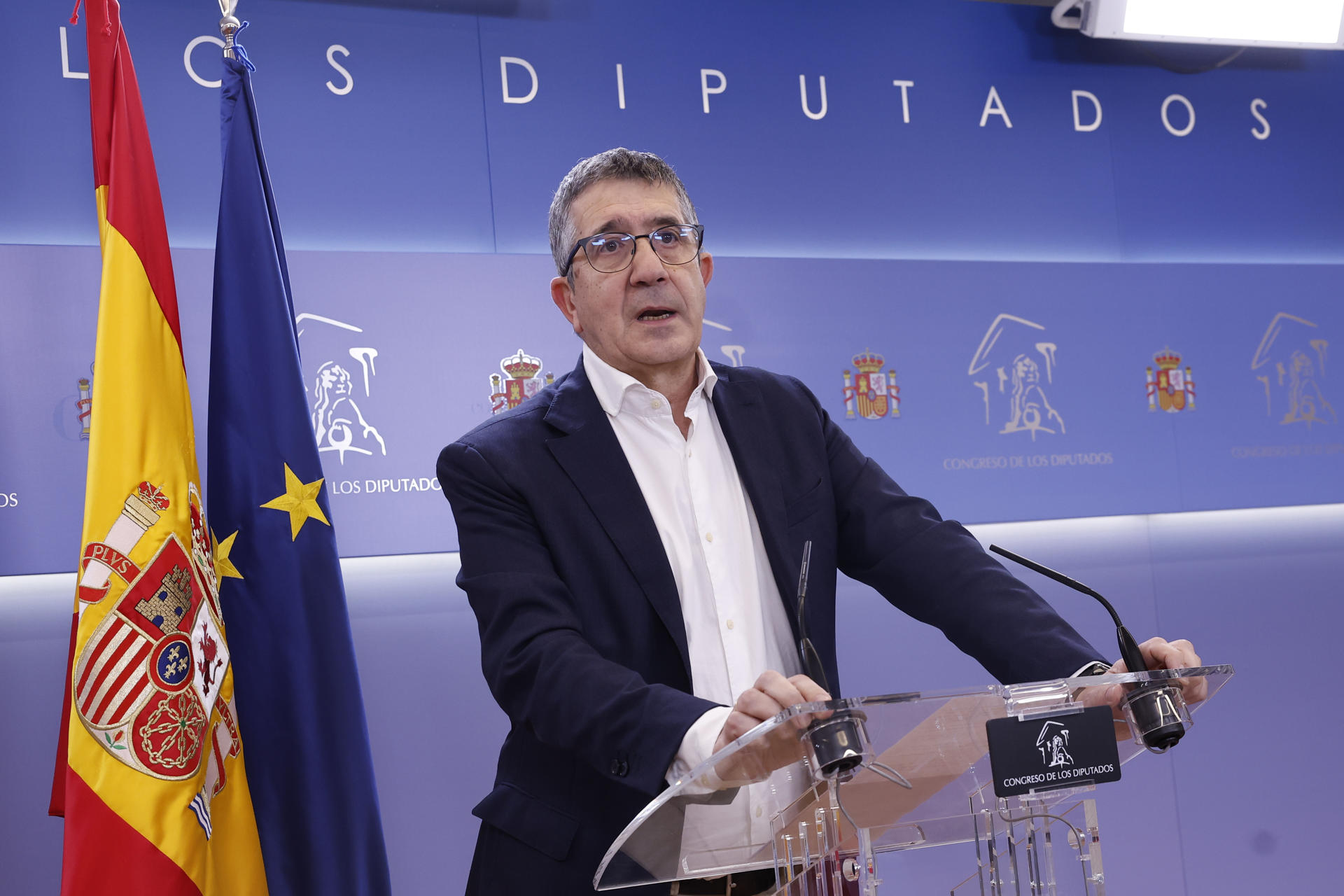 El portavoz parlamentario del PSOE, Patxi López durante la rueda de prensa ofrecida en el marco de las reuniones de la Mesa y la Junta de Portavoces . EFE/Chema Moya