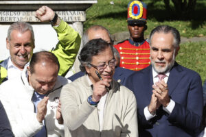 El presidente de Colombia, Gustavo Petro (c), este 26 de junio de 2025, en Bogotá (Colombia). EFE/ Mauricio Dueñas Castañeda