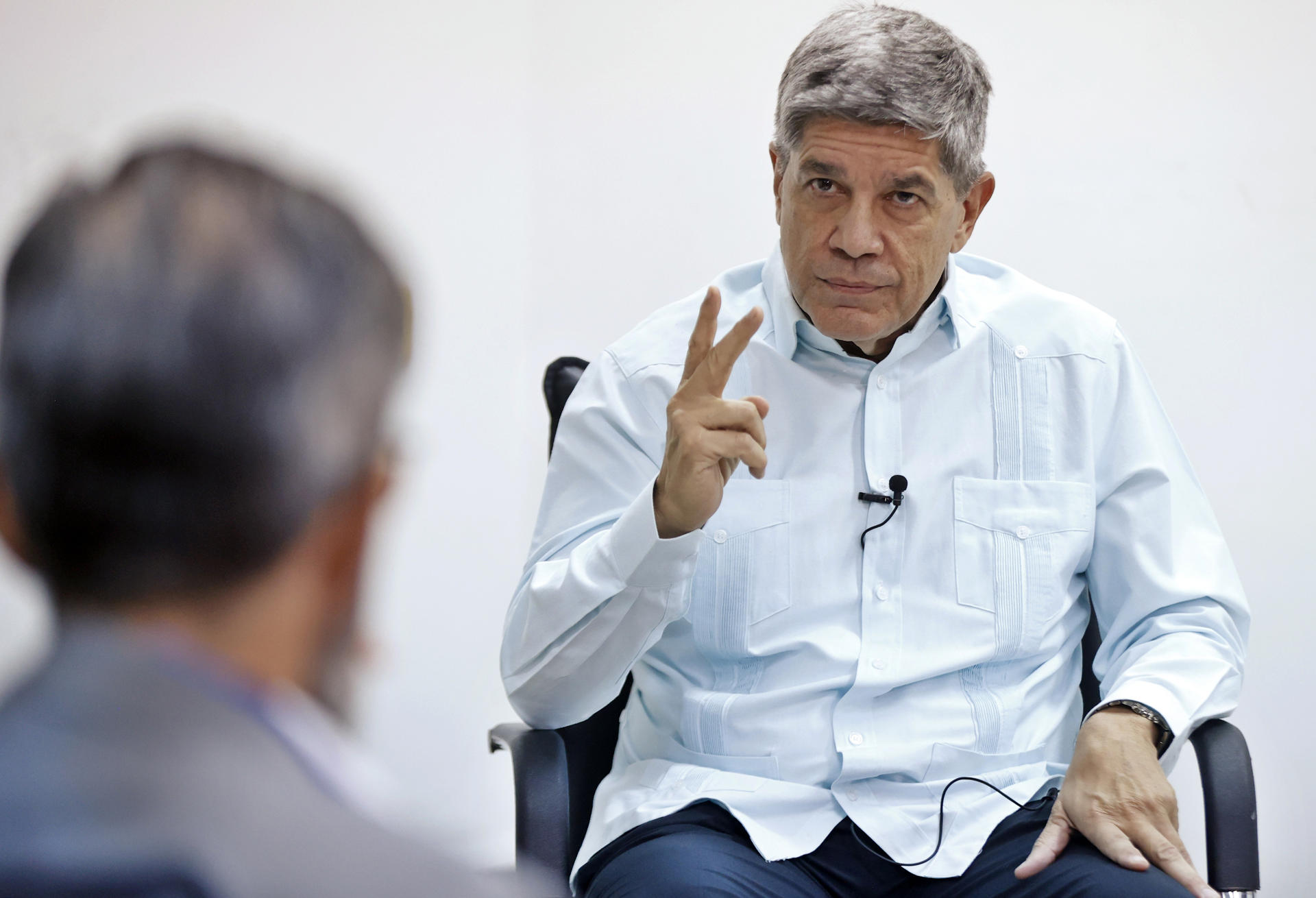 Fotografia del viceministro de Relaciones Exteriores de Cuba, Carlos Fernández de Cossío, durante una entrevista con EFE en La Habana (Cuba) en la que describe la actual relación de su país con Estados Unidos. EFE/ Ernesto Mastrascusa

