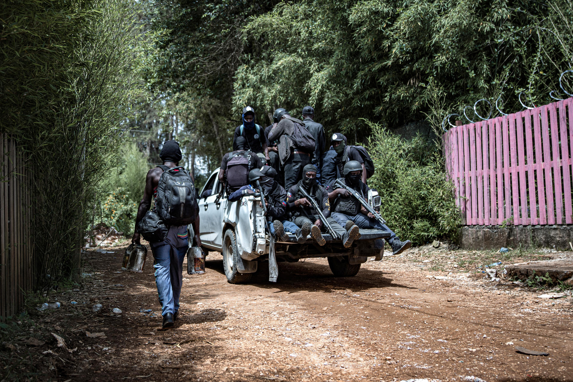 Integrantes de la Policía Nacional de Haití (PNH) patrullan en Kenscoff este martes, en Puerto Príncipe (Haití). EFE/ Mentor David Lorens