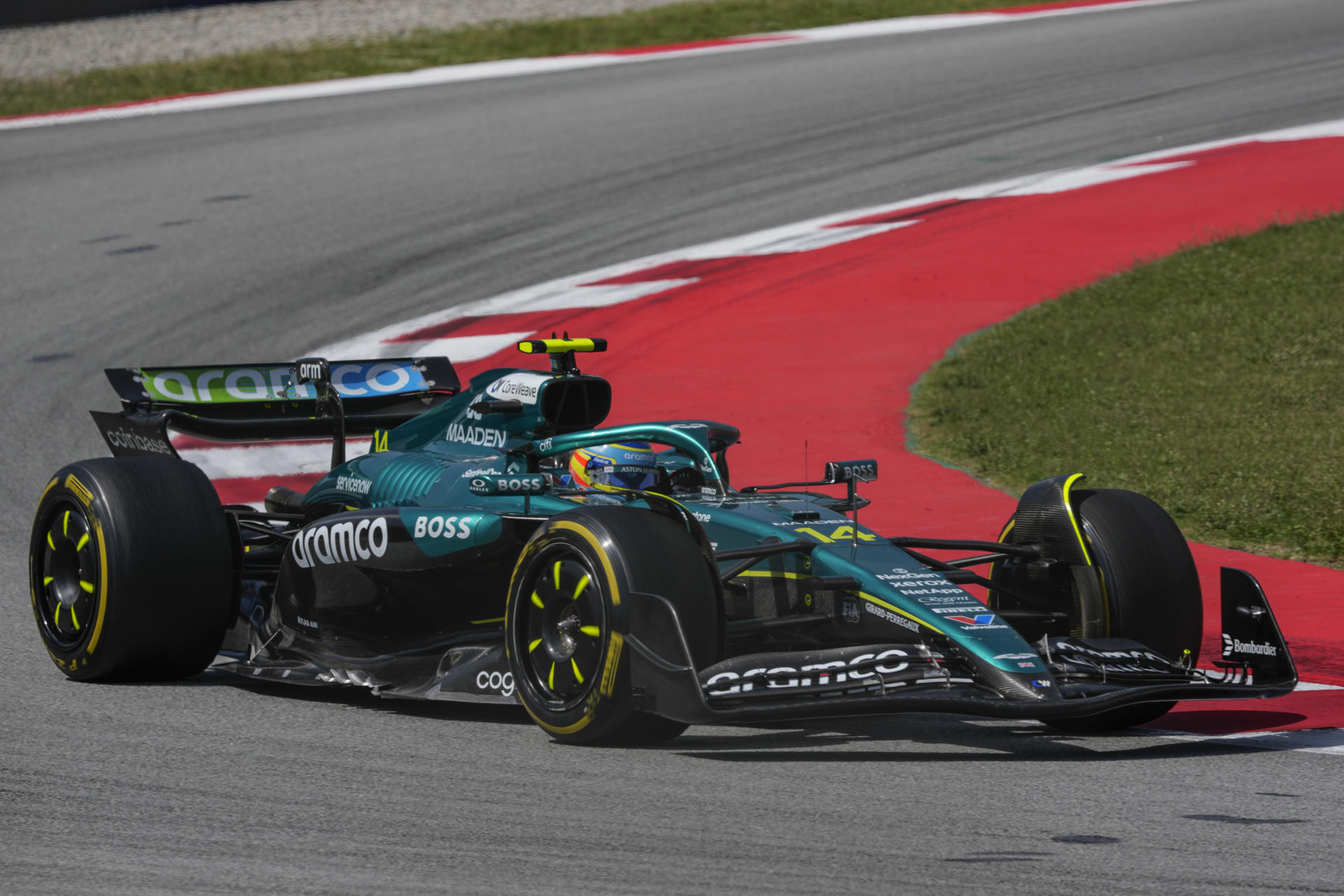 El piloto español del equipo Aston Martin Fernando Alonso durante el Gran Premio de España de Fórmula Uno, este domingo en el circuito de Barcelona-Cataluña, en Montmeló (Barcelona). EFE/ Alejandro Garcia