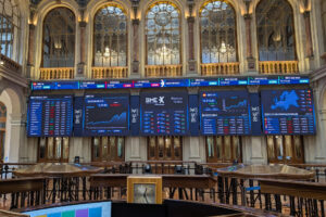 La Bolsa española cierra este miércoles en verde, con un alza del 0,08 %  hasta los 13.923 puntos. EFE/Vega Alonso