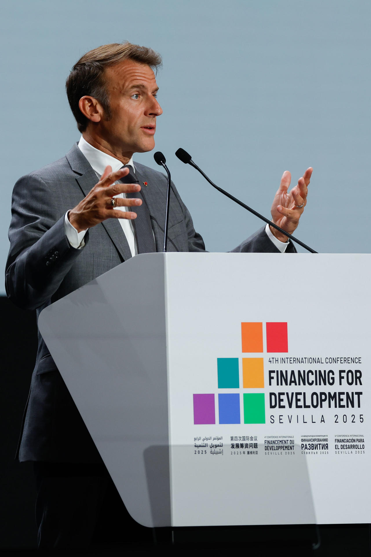 SEVILLA, 30/06/2025.- El presidente de Francia, Emmanuel Macron interviene en la primera jornada de la IV Conferencia Internacional de la ONU sobre Financiación para el Desarrollo, este lunes en Sevilla. Unos setenta jefes de Estado o de Gobierno se reúnen desde hoy y hasta el próximo jueves en este encuentro que aspira movilizar más recursos en cooperación y reafirmar el compromiso con el multilateralismo. EFE