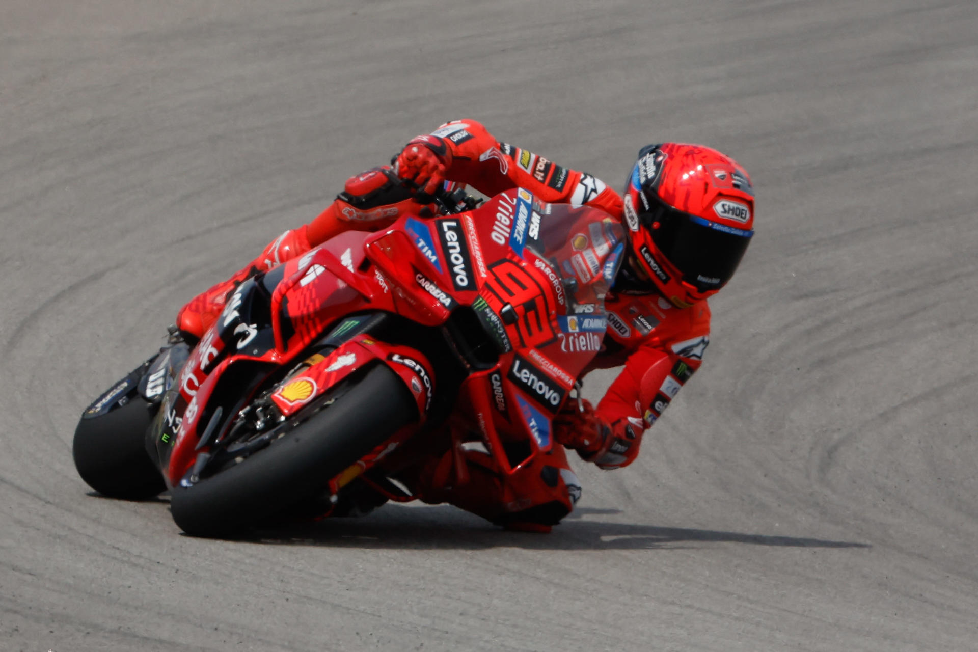 El piloto español Marc Marquez (Ducati), durante los entrenamientos libres para el Gran Premio de Aragón de MotoGP, que se disputa este fin de semana en el circuito Motorland Alcañiz (Teruel). EFE/ Javier Cebollada