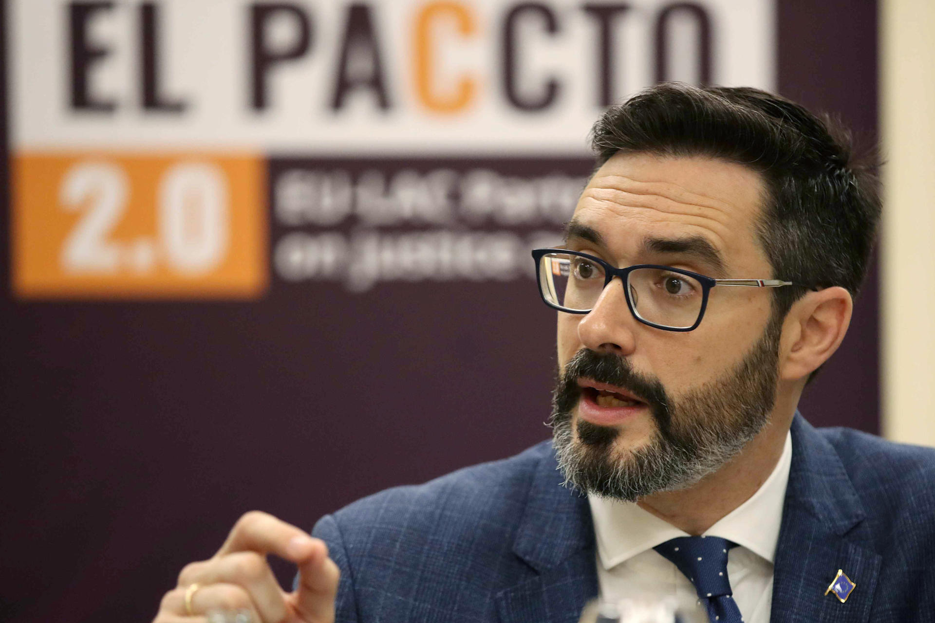 El director del Programa de Asistencia contra el Crimen Transnacional Organizado (Paccto 2.0), Javier Samper, habla durante una rueda de prensa este lunes, en Lima (Perú). EFE/Paolo Aguilar
