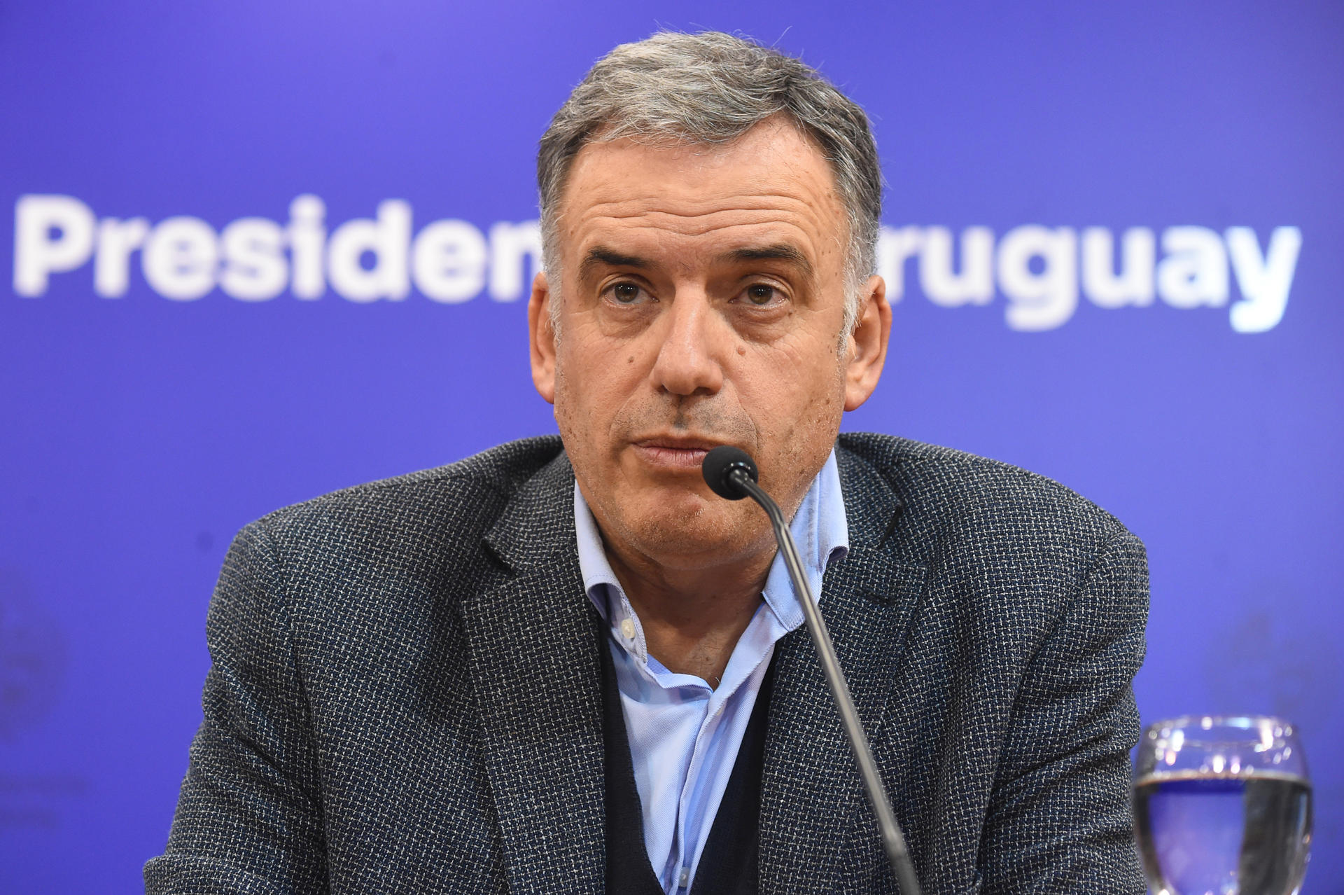 El presidente de Uruguay, Yamandú Orsi, habla en una rueda de prensa este martes en Montevideo (Uruguay). EFE/STR