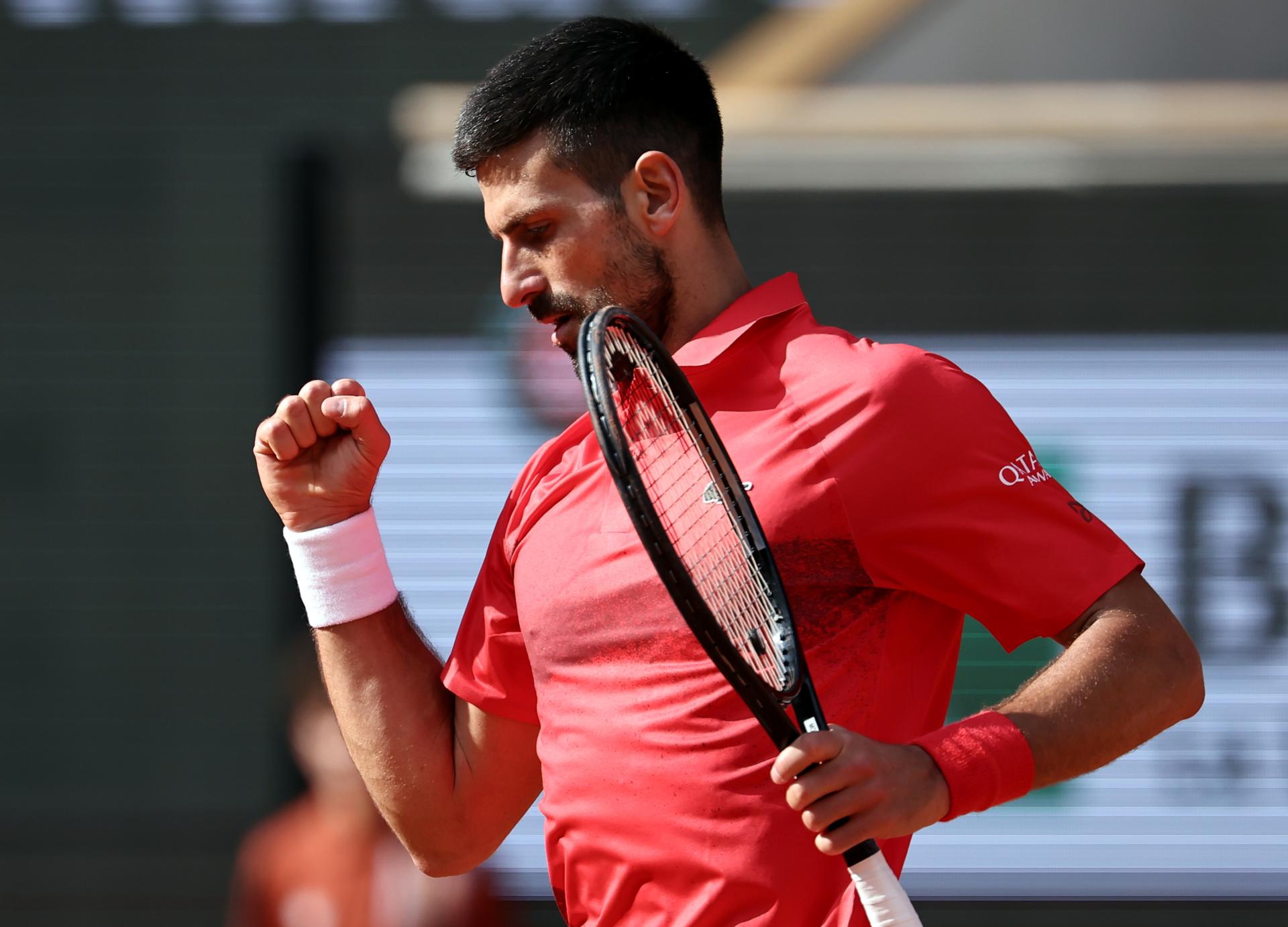 El tenista serbio Novak Djokovic en cuarta ronda de Roland Garros ante el británico Cameron Norrie. EFE/EPA/CHRISTOPHE PETIT TESSON