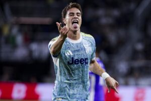 Kenan Yildiz de la Juventus celebra tras anotar ante el Al Ain. EFE/SHAWN THEW