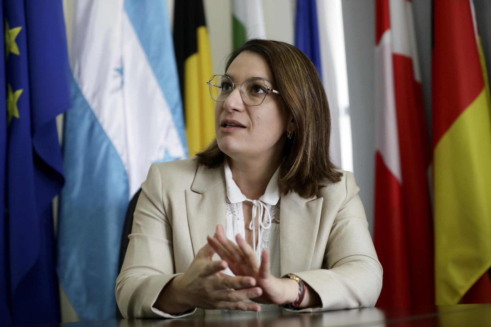 La jefa de cooperación de la Unión Europea en Honduras, Cristina Marín, habla durante una entrevista con EFE este 5 de junio de 2025, en Tegucigalpa (Honduras). EFE/ Gustavo Amador