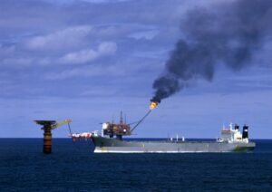Fotografía de archivo que muestra la plataforma petrolífera Statfjord A en el Mar del Norte. EPA/HENRIK LAURVIK