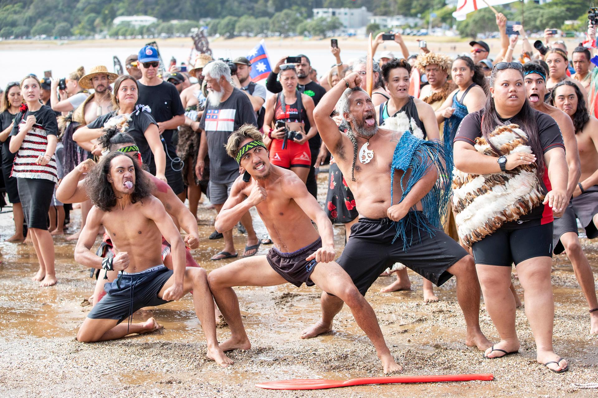 Haka en una playa de Waitangi, Nueva Zelanda, en una imagen de archivo del 6 de febrero de 2020. EFE/EPA/DAVID ROWLAND AUSTRALIA AND NEW ZEALAND OUT[AUSTRALIA AND NEW ZEALAND OUT]