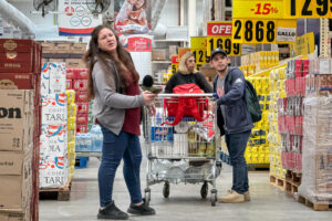 Fotografía de archivo de personas en un supermercado en Buenos Aires (Argentina). EFE/Juan Ignacio Roncoroni