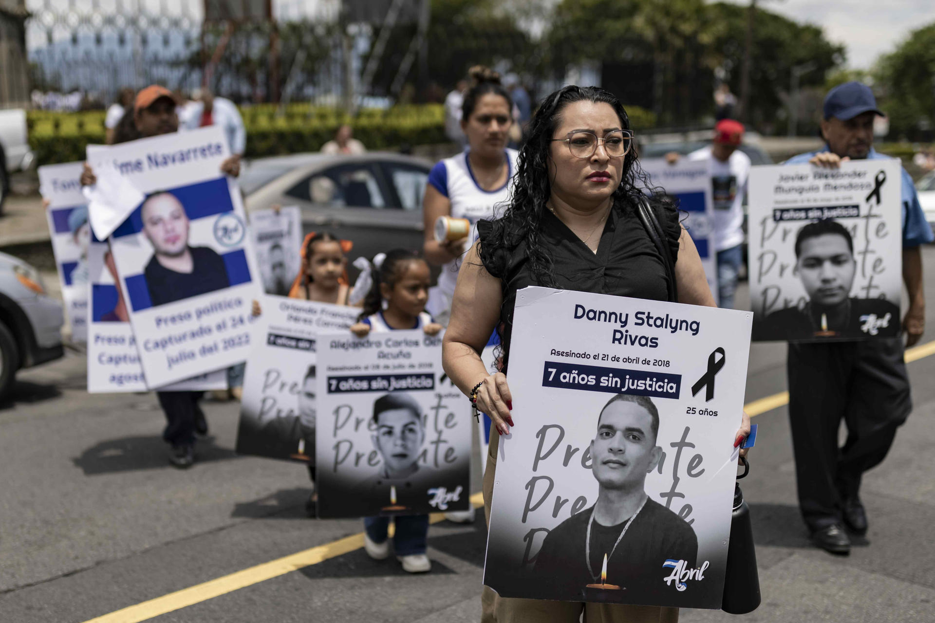 Nicaragüenses se manifiestan este domingo, en Coronado, al este de San José (Costa Rica). EFE/Jeffrey Arguedas