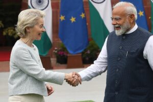 Fotografía de archivo de la presidenta de la Comisión Europea, Ursula Von der Leyen, junto al presidente indio, Narendra Modi, durante su visita al país asiático.
EFE/EPA/HARISH TYAGI