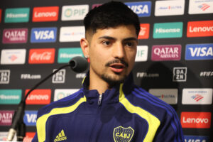 El jugador de Boca Juniors Williams Alarcón habla durante una rueda de prensa en Nashville (Estados Unidos). EFE/Juan Ignacio Roncoroni