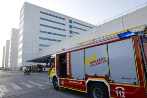 Imagen de archivo del exterior del Hospital La Fe de Valencia. EFE/ Kai Forsterling