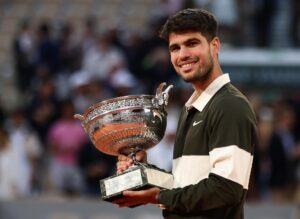 El español Carlos Alcaraz tras ganar Roland Garros. EFE/EPA/TERESA SUAREZ