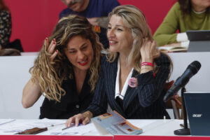 Imagen de archivo de Yolanda Díaz y Lara Hernández. /Archivo. EFE/Javier Lizón