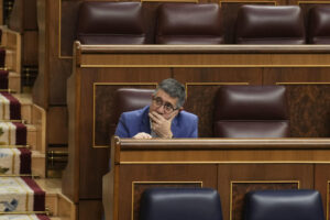El portavoz parlamentario socialista, Patxi López, en su escaño del Congreso. EFE/ Borja Sanchez-Trillo