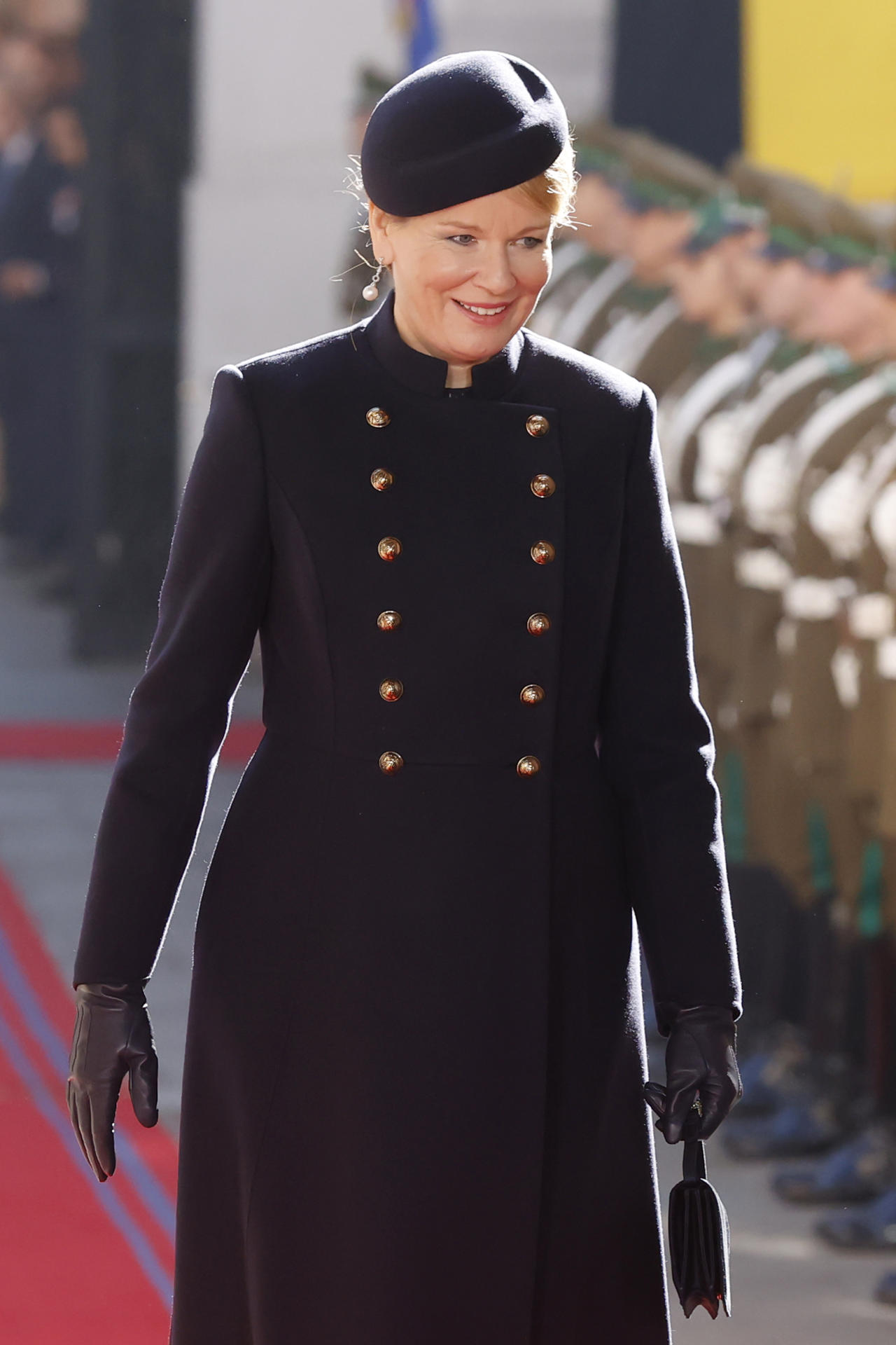 La reina Matilde de los Belgas llega al palacio de La Moneda este martes, en Santiago (Chile). EFE/ Elvis González