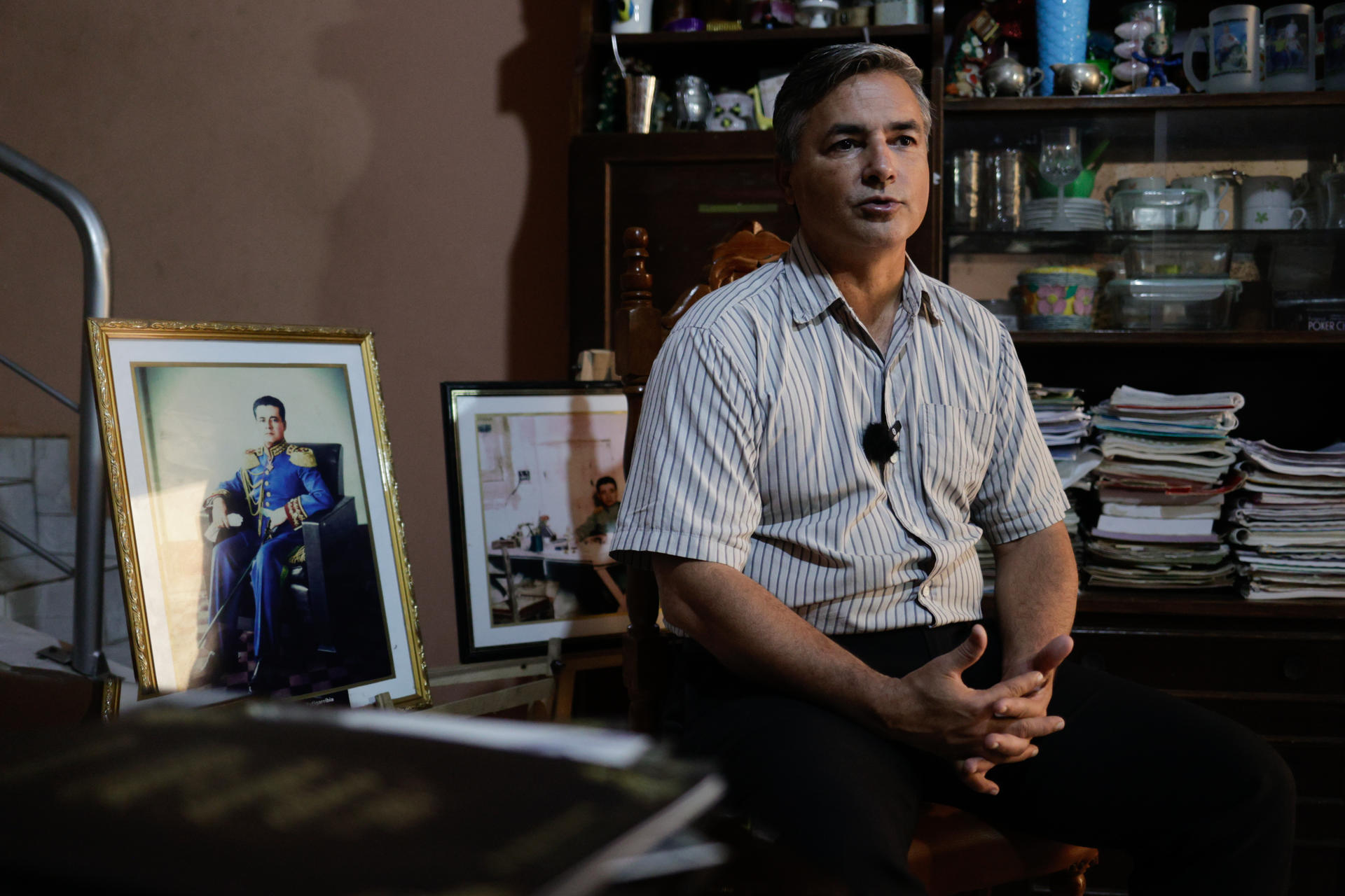 El diseñador gráfico Hugo Gunsett habla en una entrevista con EFE este miércoles, en Asunción (Paraguay). EFE/ Juan Pablo Pino