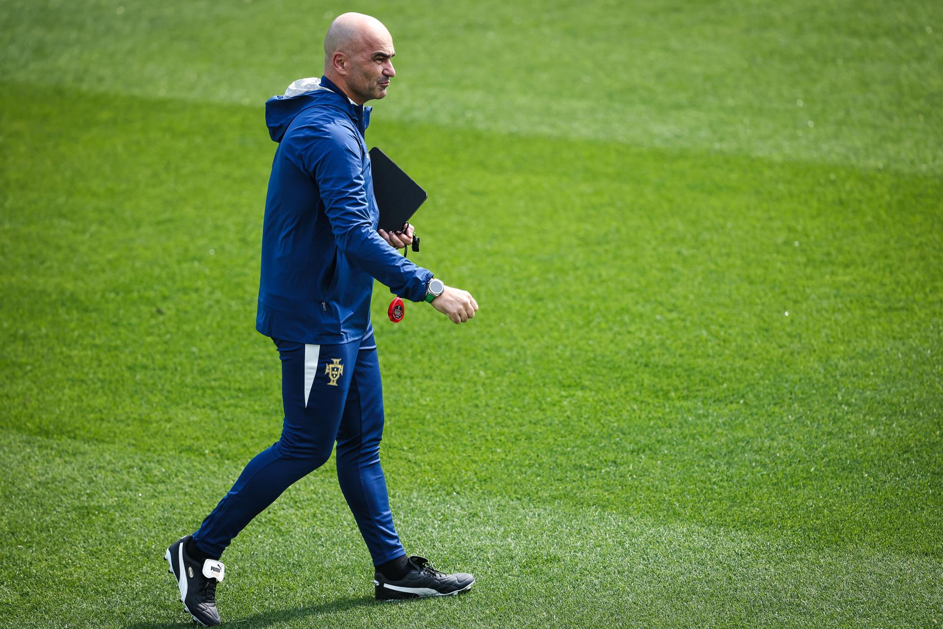 Roberto Martínez, durante el entrenamiento. EFE/EPA/RODRIGO ANTUNES