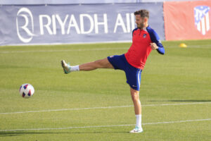 Saúl Ñíguez, en una foto de archivo en un entrenamiento con el Atlético de Madrid. EFE/Zipi Aragón