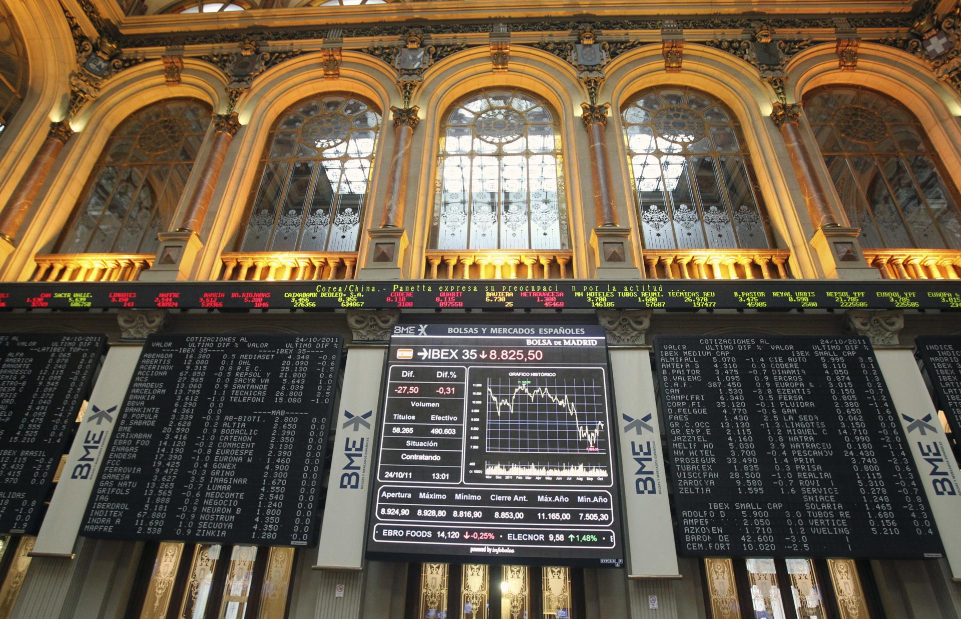 Pantalla de la bolsa de Madrid. EFE/Kiko Huesca